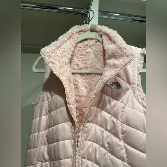 The North Face Reversible Soft Pink Vest - Picture 6 of 6
